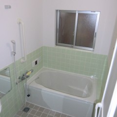 在来タイル浴室のバリアフリーリフォームです。『良かった！これで毎日安全にお風呂に入れます・・』