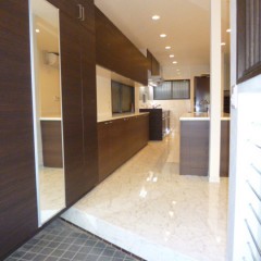 笑顔で集えるスタイリッシュアイランドキッチン！