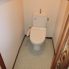 介護保険住宅改修制度を利用して和式から洋式便所への改修です