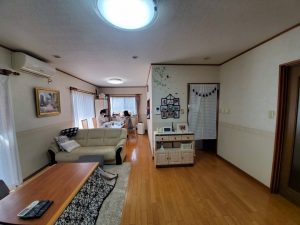 リビングのテレビ位置から。キッチンは見えません。