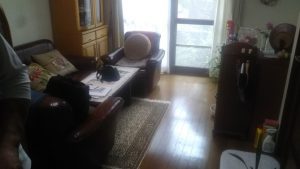 一日の殆どを過ごすリビングの床の軋みが気がかりでした。