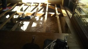 床捲り。根太特に問題ありませんでした。