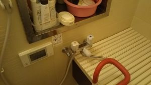 水栓の位置が高く、使い勝手が不便でした。