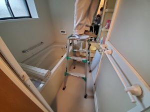 全体的に殺風景な浴室でした。