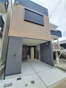 濃淡の色合いを組み合わせて,インパクトのあるビジュアルです