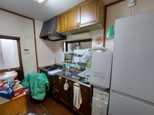 吊戸棚が高く限られたものしか収納できません。