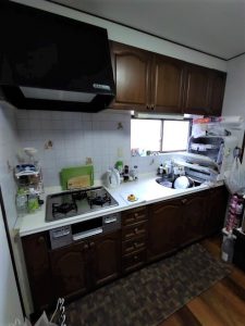 丁寧にお使いのキッチンですが、レンジフードなどの不具合が見られます。