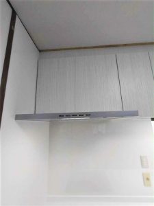 運転音の静かなレンジフード。家族の会話を遮る心配がなくなりました。