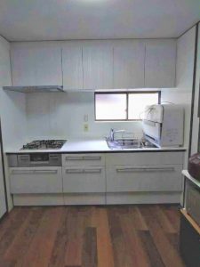 使いやすい引出しタイプで収納力がアップ。扉カラーにヴィンテージシリーズをチョイス。