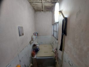 浴室内が寒くて温まることができません。壁や天井の劣化も心配でした。