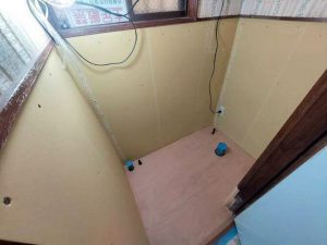 床の段を取りフラットに。