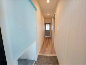 洋室を減築してシューズクロークを造作。ショッピングカートの置場に。