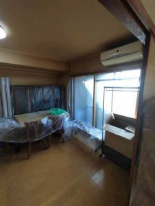 【工事中】家具を移動させて工事を進めていきます。