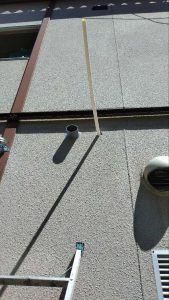 【工事中】１階トイレと距離がある為、壁に直に穴を開けて 配管を外部に抜かし接続します