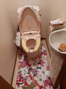 便座が冷たくシートを貼ってしのいでいました