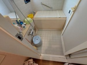 冷たい床と目地汚れが悩みでした