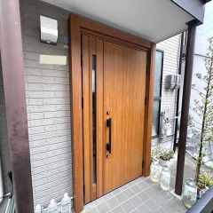 ドアリフォームで明るくなった玄関にワクワクしています