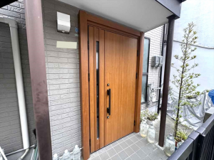 玄関ドアデザイン、カラーバリエーション、ハンドルの形状など奥様が厳選したドアにワクワク気分です