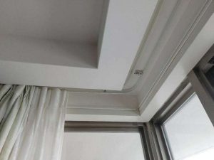 リビングのカーテンボックスを５cm移動　スペースを拡張することで内窓取付が可能になります