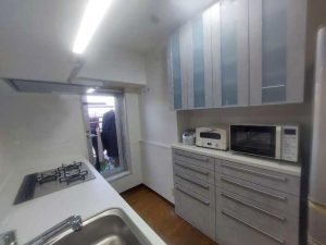 壁面全体を収納に生かせる大型収納を採用　高級感のある空間になりました